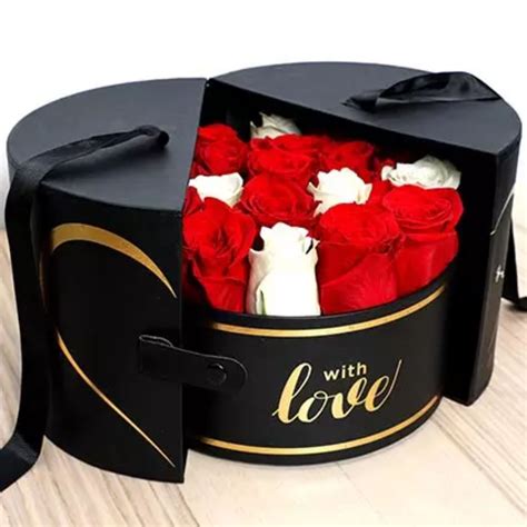 Online Versace Rose Box Extravagant Gift Delivery in Qatar - FNP QA