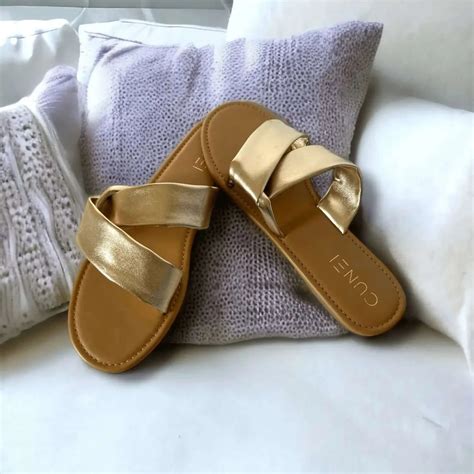 Discover the 5 Most Comfortable Women's Sliders for Everyday Wear