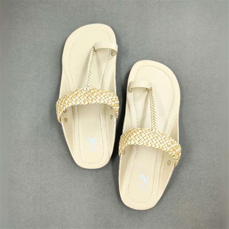 Desi Atlas Offwhite Gold – The Madras Trunk