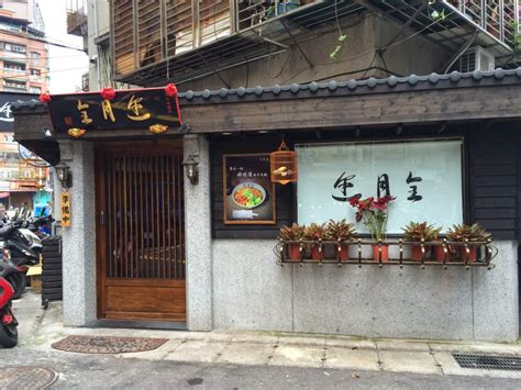 杭州这家街头牛肉面馆，在国庆成了“网红”，原来老板背后藏了这样一个“秘密”