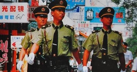 中国的警察队伍，到底什么等级的警衔，才能穿上白衬衫？|警服|警衔|警监_新浪新闻