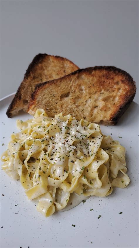 [Homemade] Scratch fettuccine alfredo and garlic sourdough toast : r/food