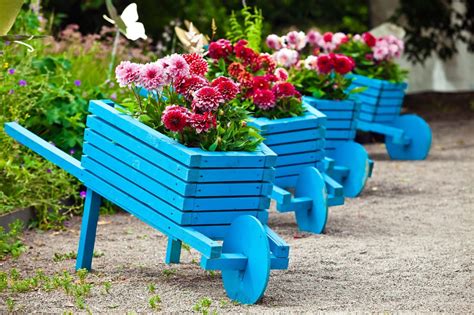 17 Outdoor Planter Ideas For Your Garden | Horticulture.co.uk
