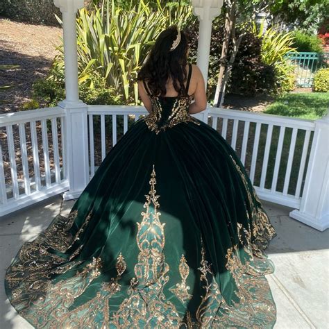 Green emerald velvet Dress | Emerald green quinceanera dresses, Quince ...