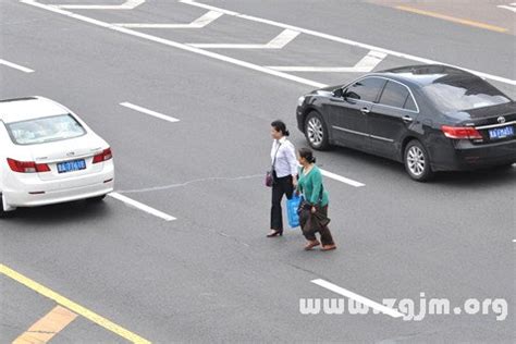 梦见横穿马路 横渡怎么解梦？ - 农历网