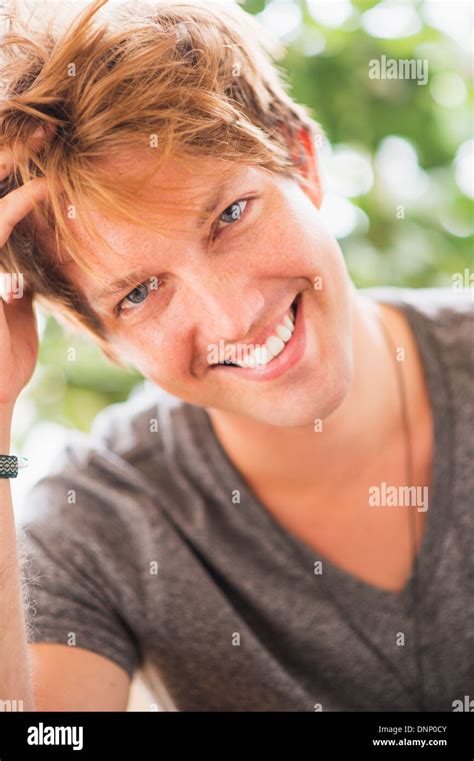 Smiling Man 的图像结果