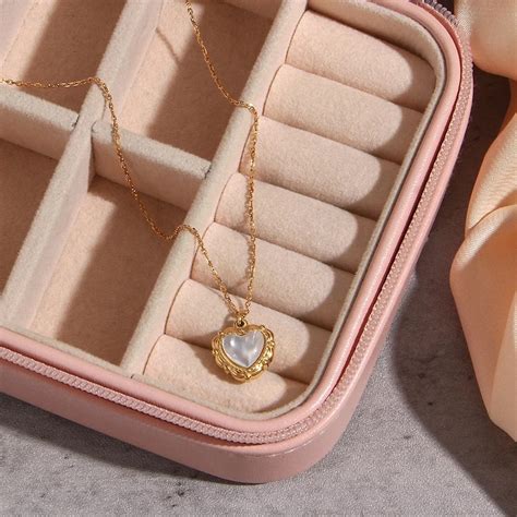 18 KT Gold Plated Dainty Shell Heart necklace, Trupti – Inaya Accessories