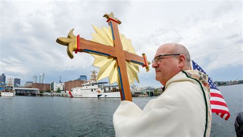 Archbishop Henning brings Eucharistic procession by boat