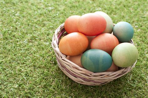 Wicker basket of colorful dyed boiled Easter eggs Creative Commons ...