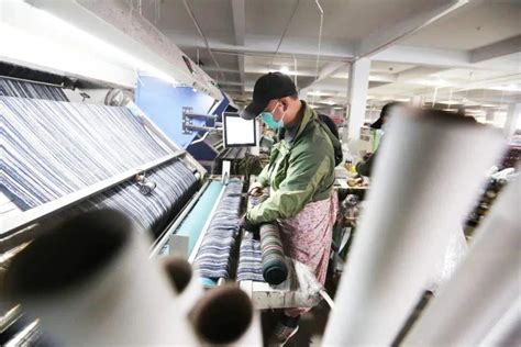 温州鞋厂工人工资9000,鞋厂哪个工序最轻松,2020_大山谷图库