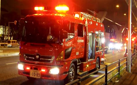 日本救护车、消防车、警车联合处理火灾事故现场_哔哩哔哩 (゜-゜)つロ 干杯~-bilibili