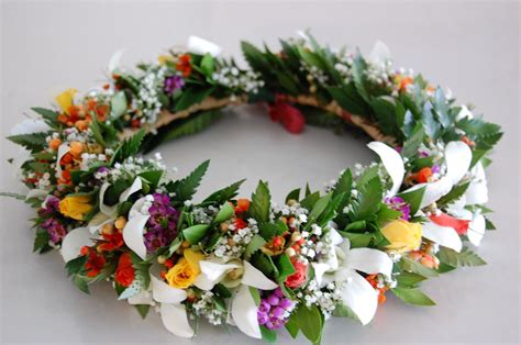 Haku Lei | Flower crown, Hawaiian flowers, Wedding flowers