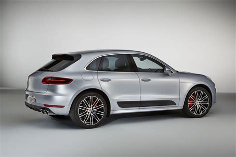 Porsche team shows Performance Pack for the Macan Turbo