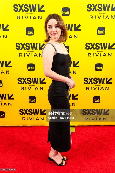 The best Kaitlyn Dever feet pictures 🤩