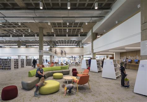 Reinterpretando el brutalismo de los 70. Renovación de la Biblioteca ...