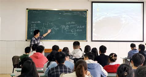 重庆交通职业学院,校学生学习辅导中心本学期第三次集中辅导顺利进行