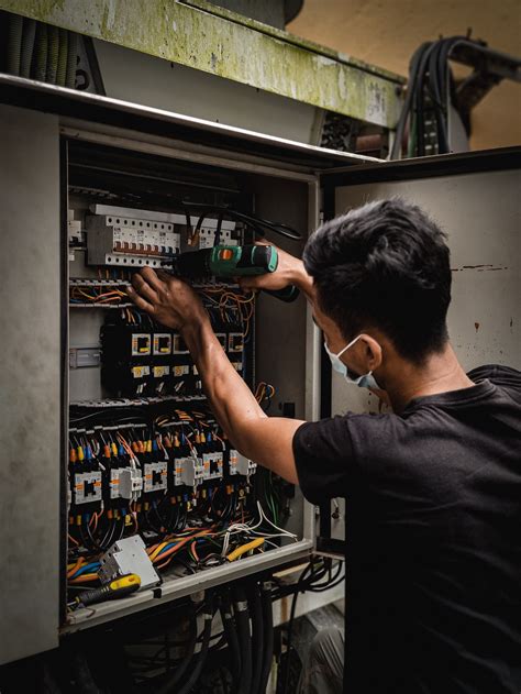 Complete Circuit Breaker Replacement Guide | ESD LLC