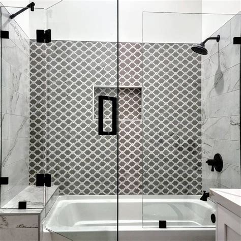 Bathtub With Shower Doors