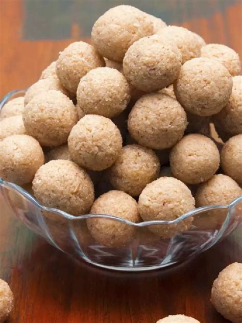 Atta Laddoo Recipe: How to make Atta Laddoo at home | Homemade Atta ...