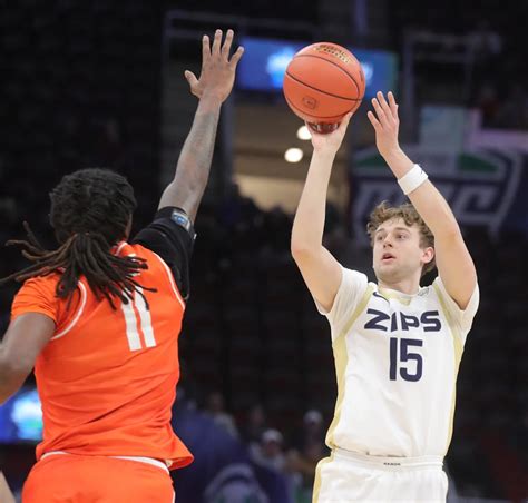 Akron men's basketball score vs. Bowling Green I Zips roll in MAC ...