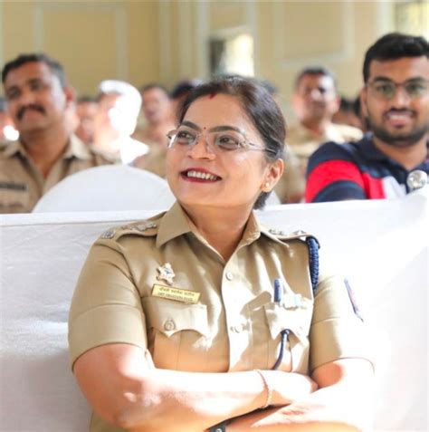 Pune: The FPJ Highlights Stories Of Woman Coolie, Driver, Bus Conductor ...