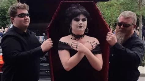 UK teen arrives at prom in a 6ft coffin as tribute to late grandmother ...