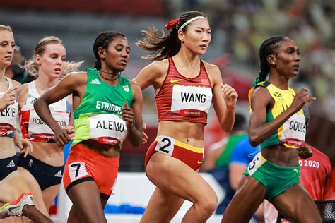 初中女子800米，第一名2分13秒，在中国达到国家一级运动员水平太快了