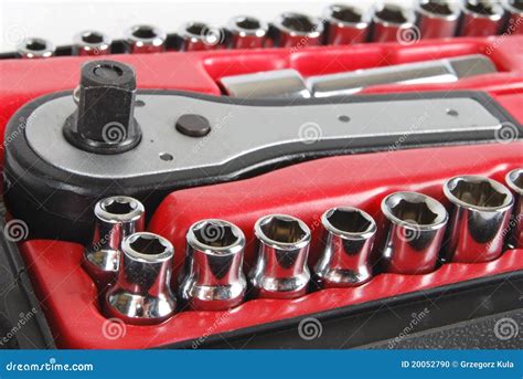 Using a Socket Set 的图像结果