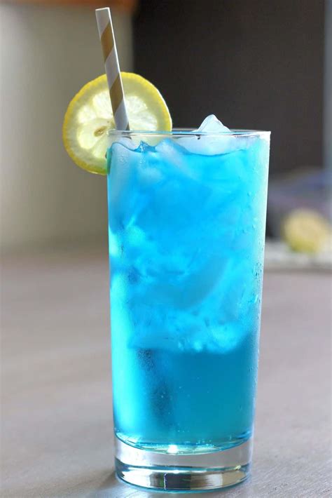 15 Blue Alcoholic Drinks For Any Occasion | Fruity alcohol, Fruity ...