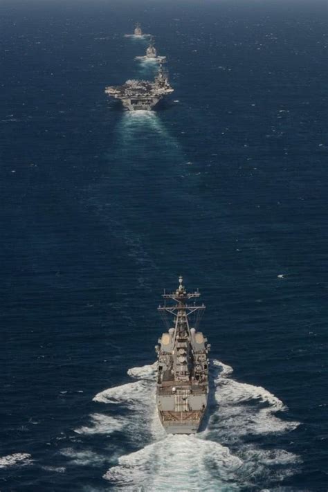 怕疫情暴发，美军“杜鲁门”号航母打击群留在海上不返港 美国海军13日发布