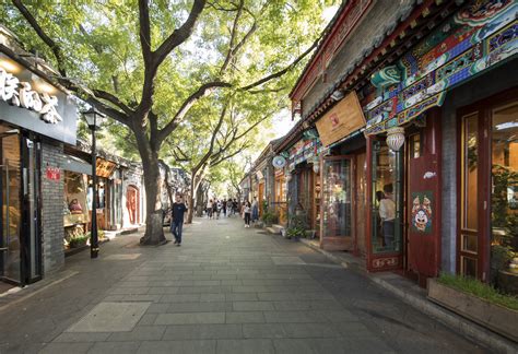 国庆假期北京特色商街人气高，前门大街、南锣鼓巷日均客流超8万|北京_新浪新闻