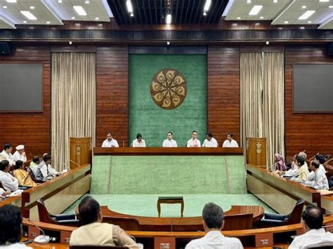 Congress holds meeting of MPs, discusses several issues including Waqf ...