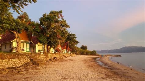 LE SHANGRI-LA ACCOMODATION (Samosir Island, Sumatra) - Cottage Reviews ...