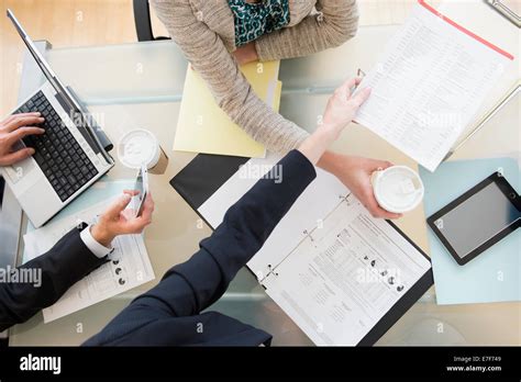 Business People Talking 的图像结果