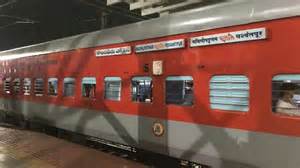 Train Reverse | జారిపడిన ప్రయాణికుడి కోసం వెనక్కి వెళ్లిన రైలు.. అయినా ...