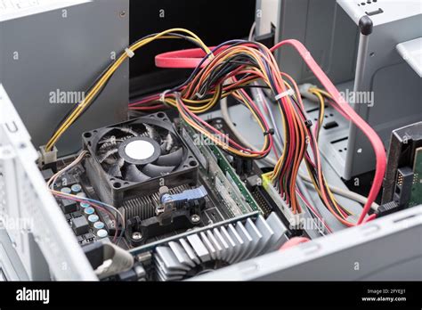 Computer Components Inside 的图像结果