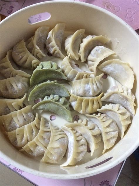 How to Make Dumplings Part 2 如何包饺子(下) - YouTube