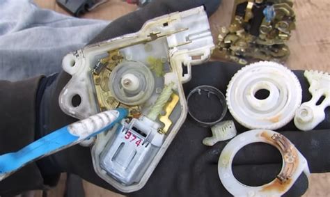 Program Door Lock of Car On Lock 的图像结果