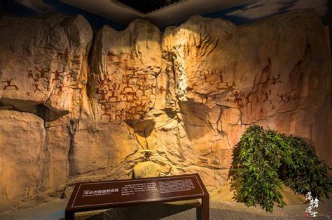 [转载]宁夏银川贺兰山岩画，被誉为“石头上的史诗”，充满了神秘和传奇_月芳斋_新浪博客
