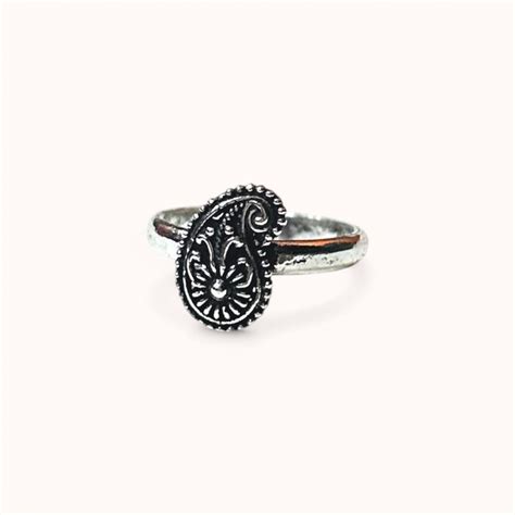 Antique Design Leaf Pattern Bichiya Toe Ring in 925 Silver – Tradition ...