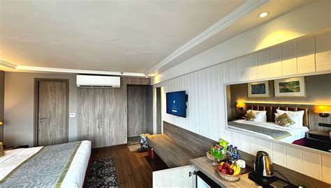 HOTEL LAKE VIEW KASHMIR - Reviews, Photos, Rate Comparison