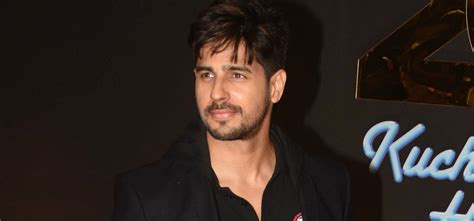 Sidharth Malhotra Tied Red Bandanas Around His Shoes Were Super Confused