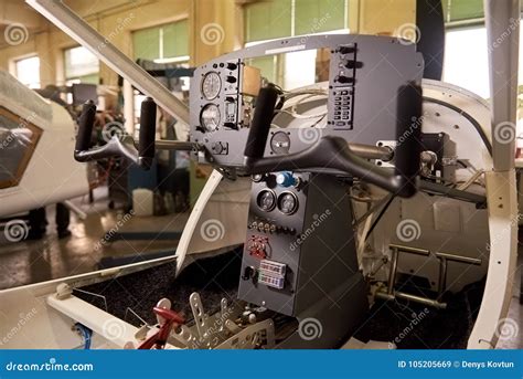 Small Plane Cockpit Controls 的图像结果