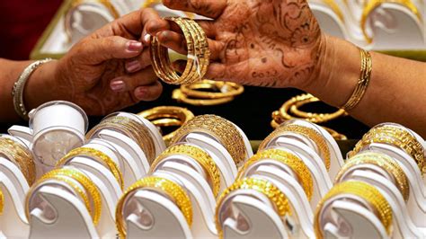 Chennai Gold Rates Dip Slightly As Rupee-Dollar Dynamics Shift