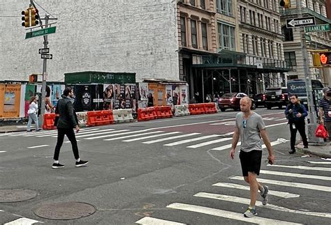 Brooklyn Pol: NYPD's Enforcement of 'Jaywalking' is a 'Racial Injustice' - Streetsblog New York City