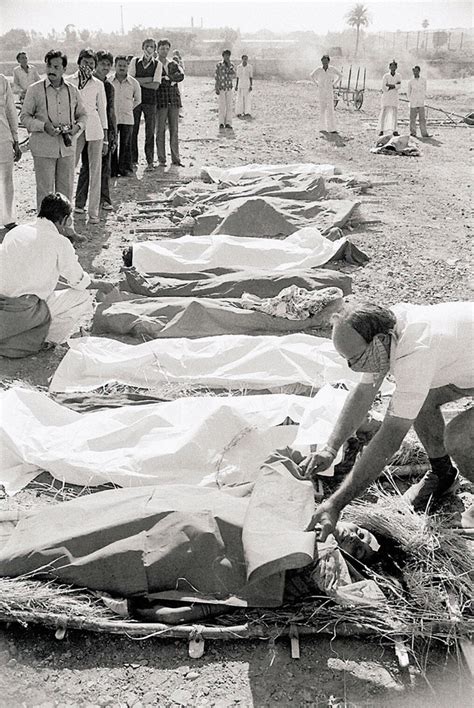 Bhopal gas tragedy: 15 shocking photos from 1984 - | Photo14 | India ...
