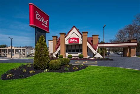Misleading Photos - Review of Red Roof Inn & Suites Newark - University ...