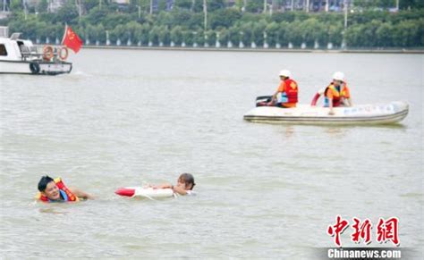 广西柳州水上搜救志愿者队伍成立 河段一年接处警247起|志愿者|队伍|柳州_新浪新闻
