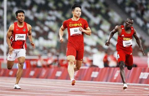男子100米半决赛跑出新亚洲纪录9秒83达标_东方体育