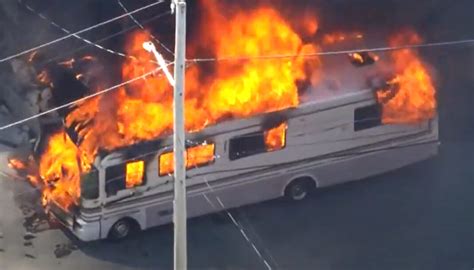 Exploding RV 的图像结果